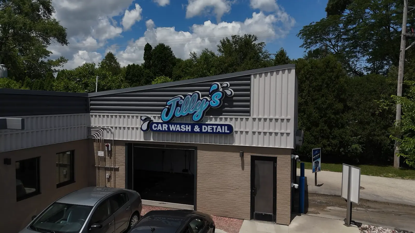 Jilly's Car Wash in Brookfield, Wisconsin