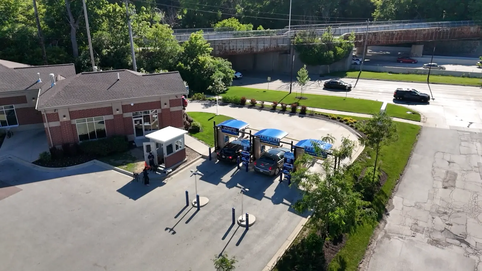 Jilly's Car Wash in Glendale, Wisconsin